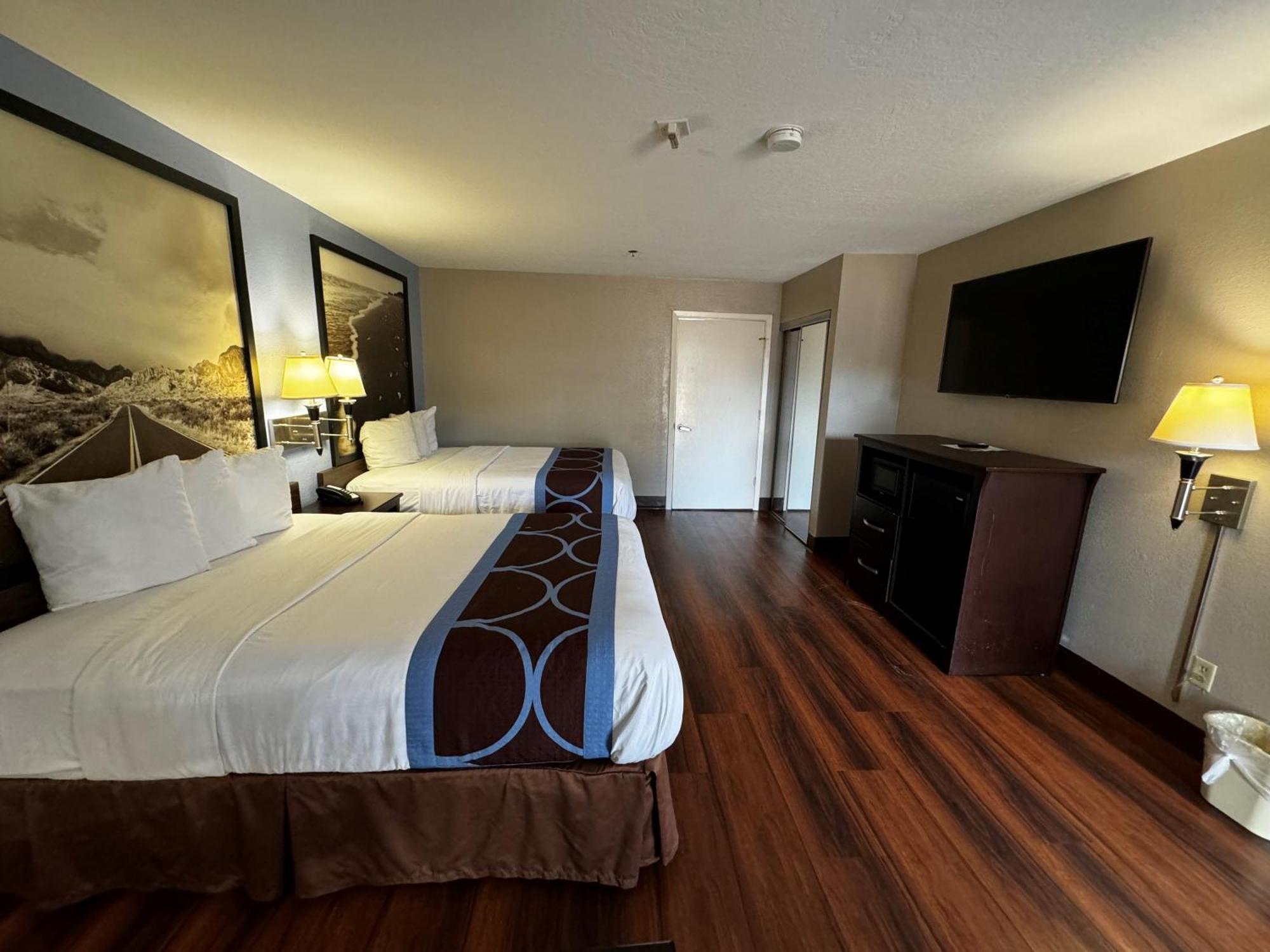 Super 8 By Wyndham Houston Webster Nasa Hotel Exterior photo