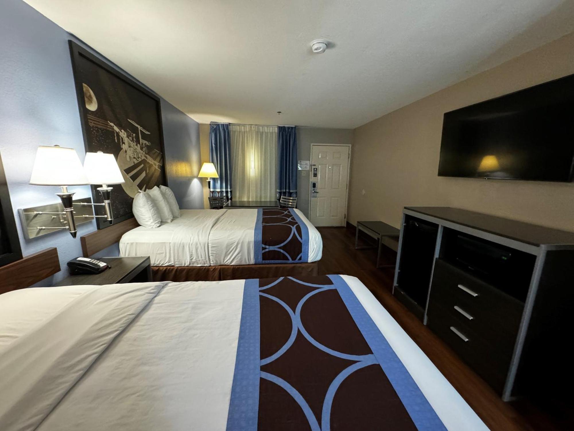 Super 8 By Wyndham Houston Webster Nasa Hotel Exterior photo
