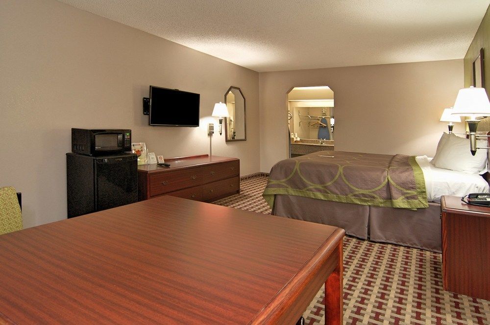 Super 8 By Wyndham Houston Webster Nasa Hotel Exterior photo